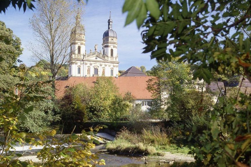 Kloster Schöntal, außen, Kloster umringt von Natur