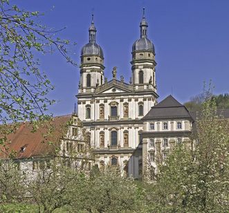 Doppeltürmige Barockkirche von Kloster Schöntal